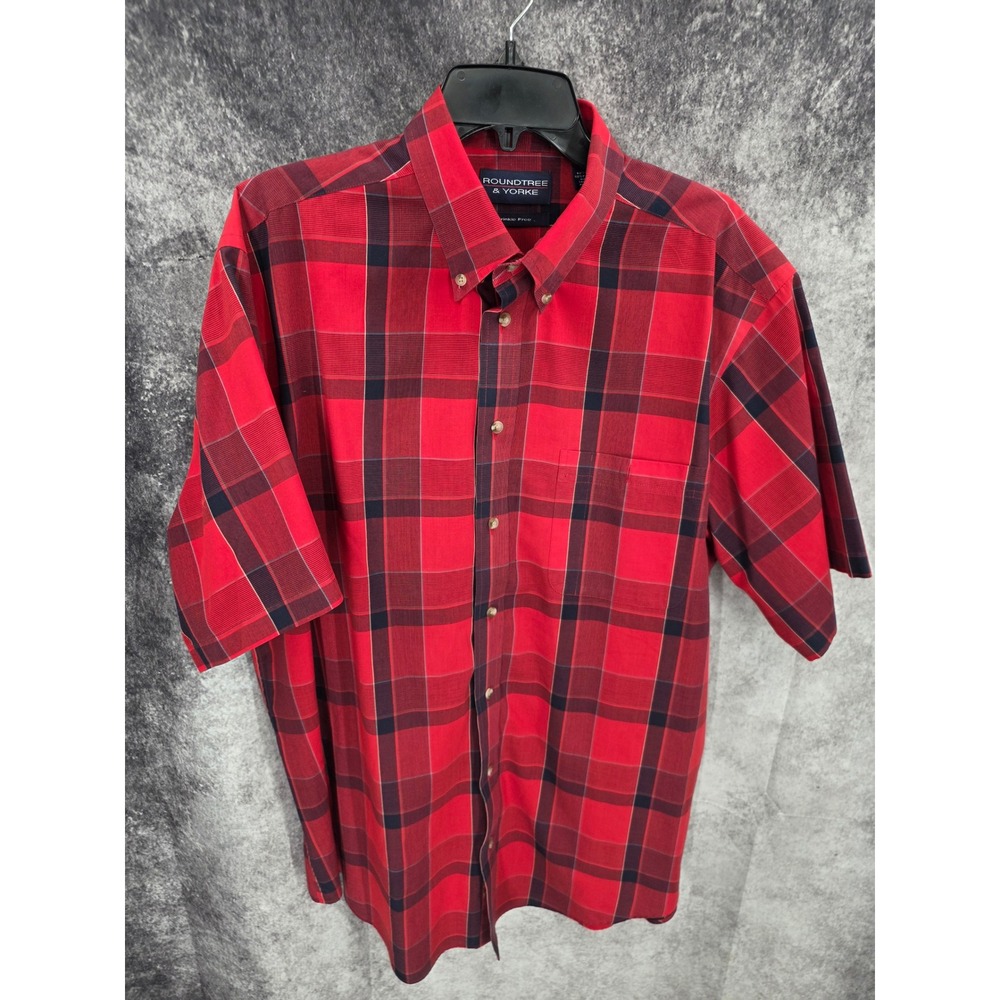 Roundtree & Yorke Shirt Mens XL Red Plaid Button Up Wrinkle Free Short Sleeve